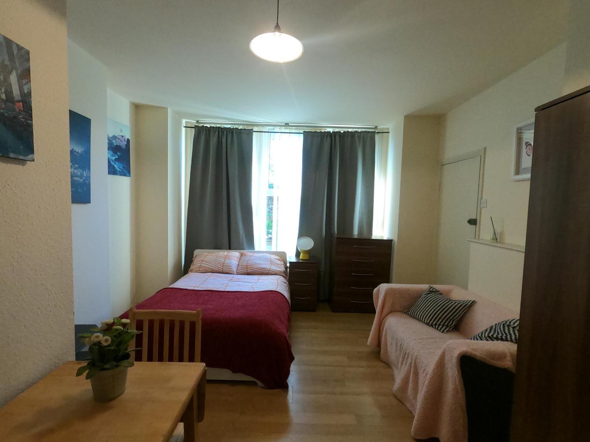 Studio 20 Ash Apartahotel